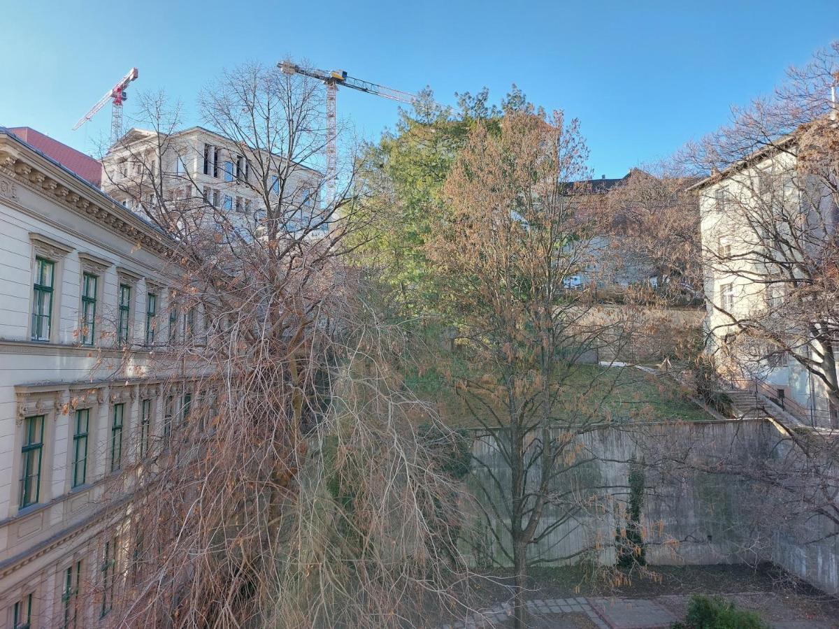 Sunny Studio At The Castle Budapest Bagian luar foto